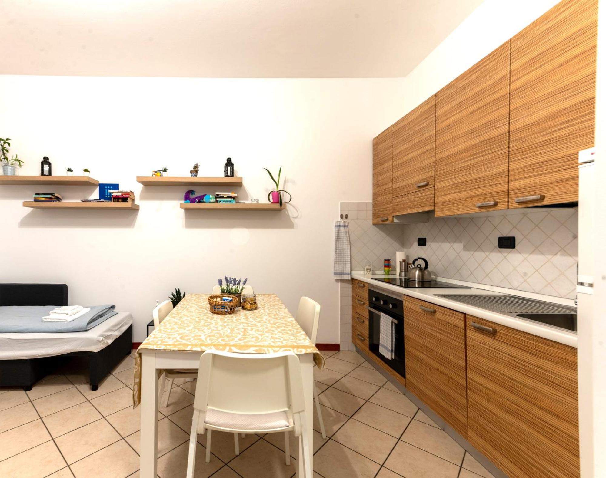 Holiday Apartment - Brescia Centro - Parcheggio Privato Exterior photo